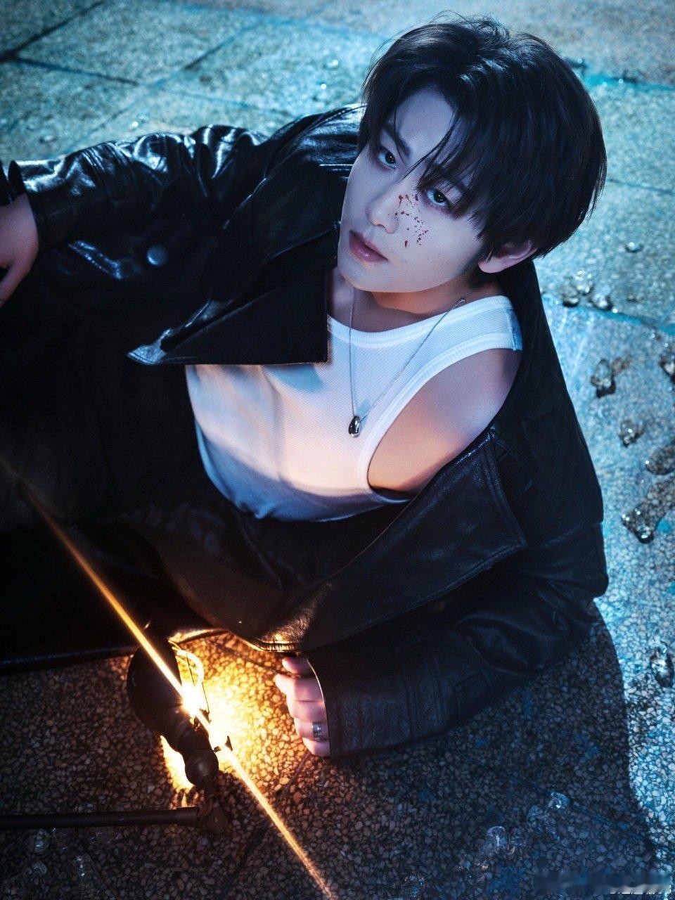 崔雨鑫白切黑切白的神切换 镜片是伪装，眼神是真相。崔雨鑫戴眼镜和不戴眼镜像两个人