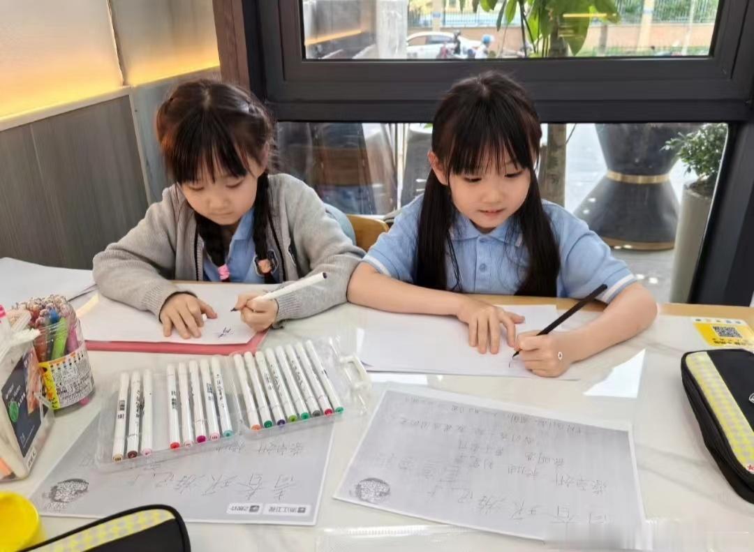 #青环海报真是小学生做的#还以为是在玩梗，没想到青环5的海报真的是小学生做的[哈