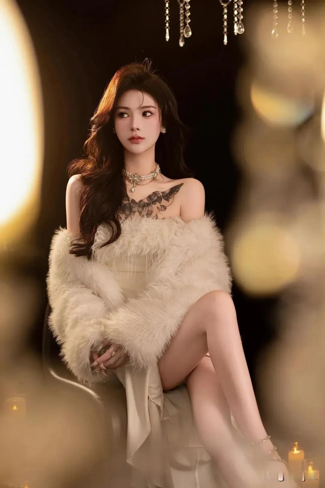 
#迷人的极品身材# #好身材性感女神# #性感翘臀完美身材# #，性感妩媚，赏
