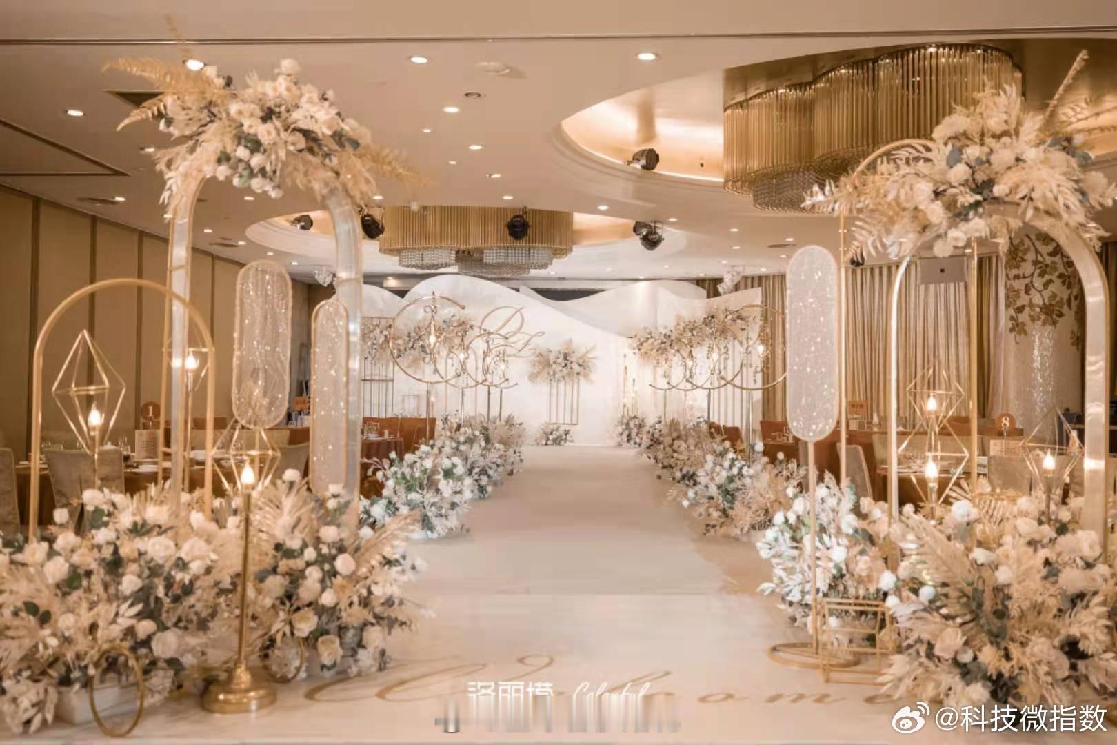 很少用值回票价来形容婚礼婚礼这词，很多人第一反应是"贵"——场地、鲜花、礼服，动