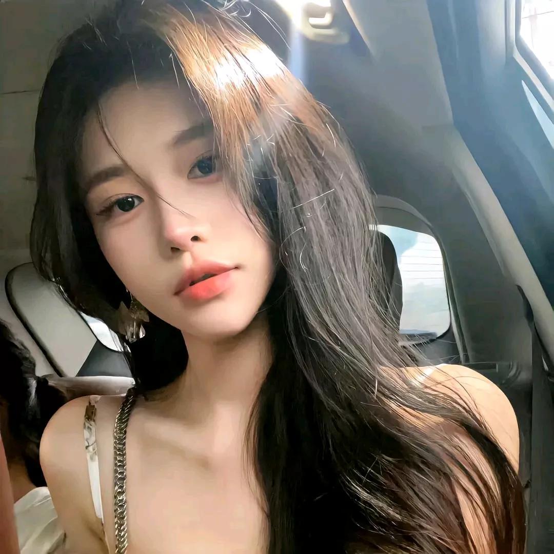 阳光透过车窗，照亮了我的微笑。清晨的一抹阳光 春日笑容 早上的风景治愈 抬头感受