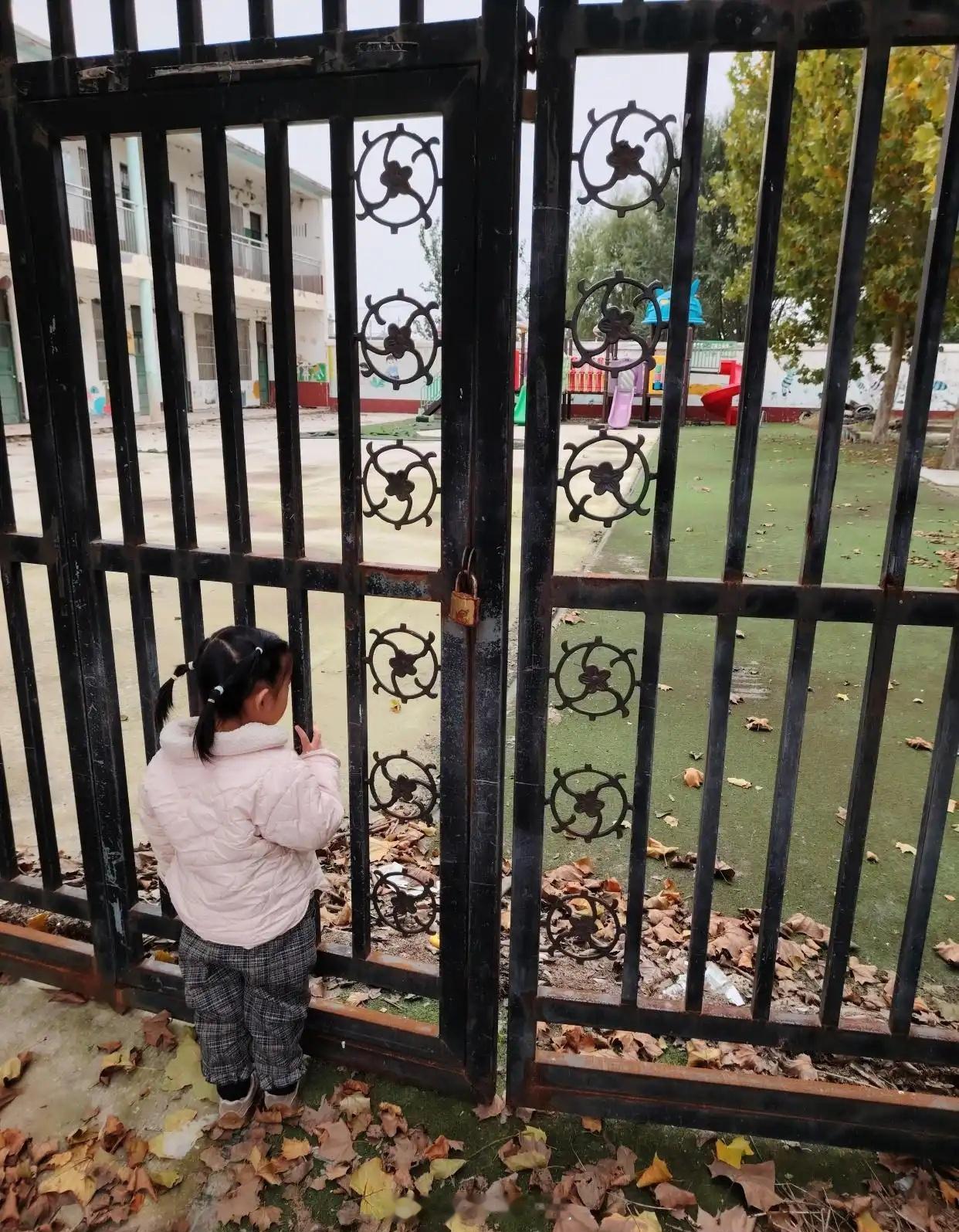 幼儿园 倒闭从当年通宵排队抢学位，到如今不少民办园艰难关停，巨大反差背后是人口结