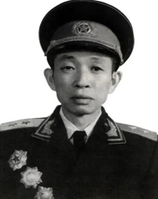 1955年大授衔结束后，王必成闷闷不乐，陈毅叫住：“怎么了？嫌中将低了”？王必成