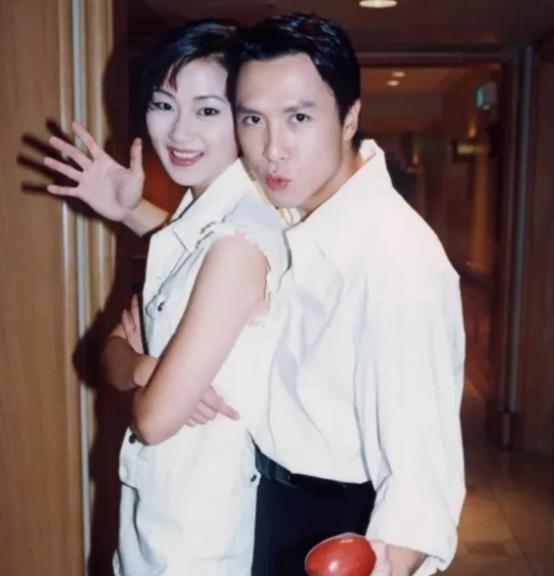 1994年，梁静慈和甄子丹离婚后没多久，发现自己怀孕了。她执意生下来，并且提出复