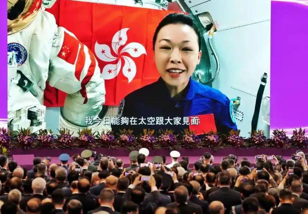香港区旗在空间站展示，这就是用香港宇航员的重大意义
7月1号当天，香港迎来回归祖
