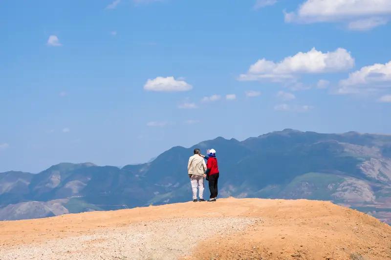 90岁老人自驾23年游遍全国，这简直太酷了！就像王瑞森老人，16岁抗美援朝时就会