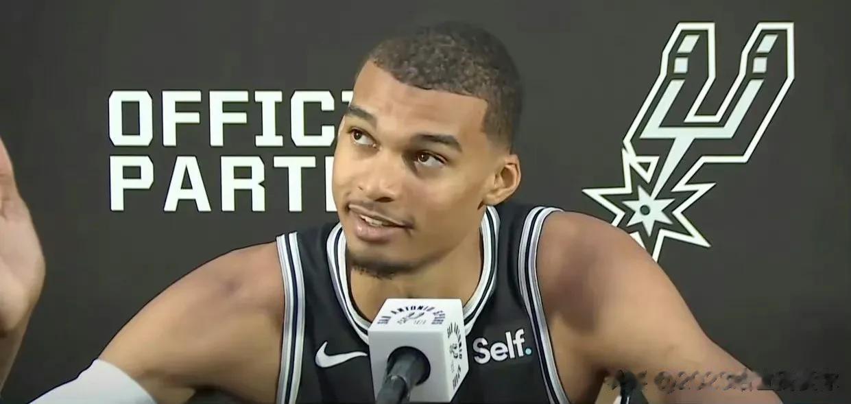 文班亚马：在NBA一切都来得非常快，有一大堆的信息、新的比赛方式，新的比赛原则。