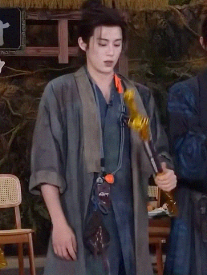 王鹤棣直播就这样四处闯祸  谁看了不笑到打鸣啊！王鹤棣直播时四处闯祸，可反应太有