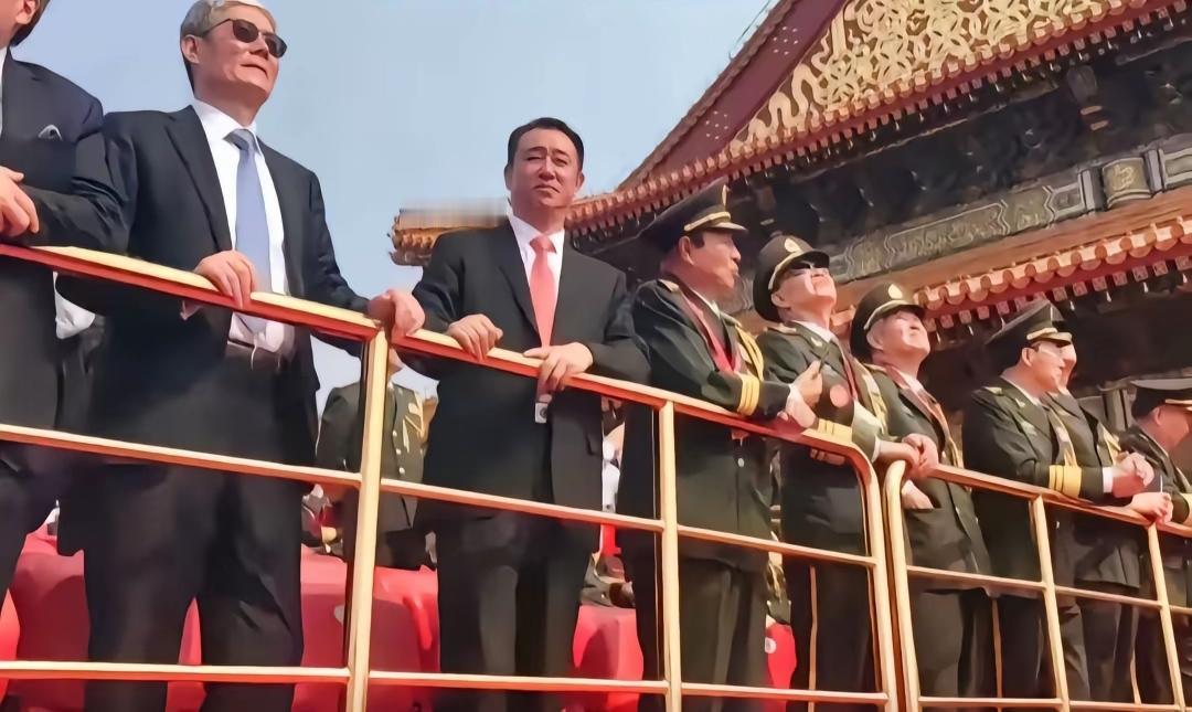 曾经也登上过天安门城楼，入选过全国政协常委，担任武汉科技大学管理学教授、博士生导