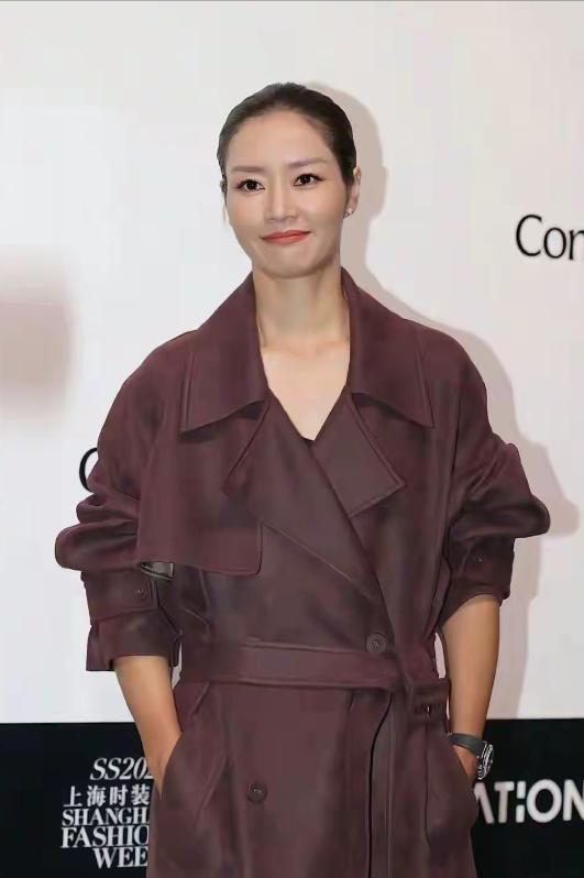 44 岁李娜活成顶配人生！退役躺赢变富婆，颜值气质一路开挂。

财富自由妥妥富婆