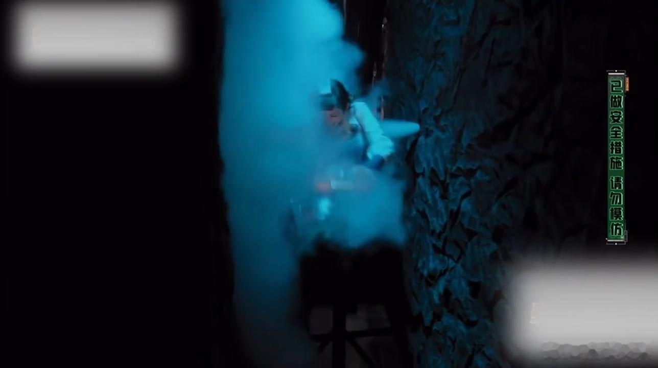 唐艺昕祺贵人参加密逃变鹂妃了不少网友看完都觉得这个联想很妙，唐艺昕被安排查看墙上