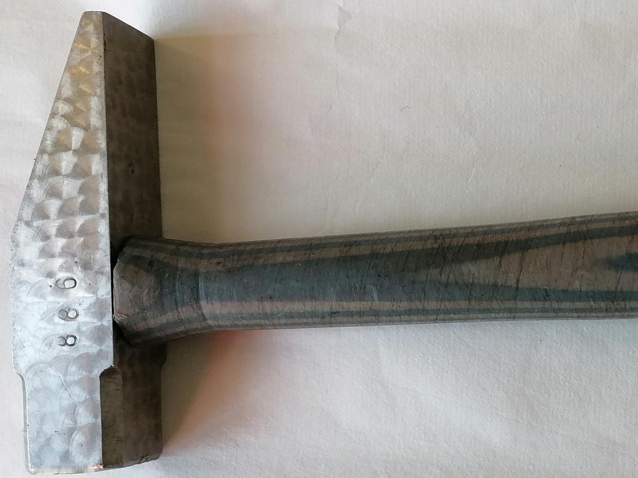 一把不锈纲工具锤的故事
我是七十年代初参加工作到当时的八八六厂机修厂的。
后来当