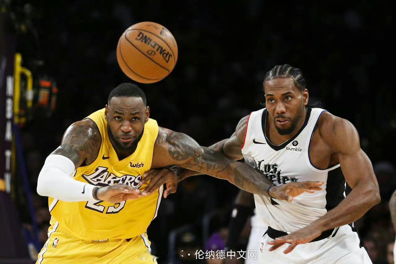 伦纳德（膝盖挫伤）将于今晚对阵洛杉矶湖人队的比赛中复出！哈哈哈果然今天主场复出，