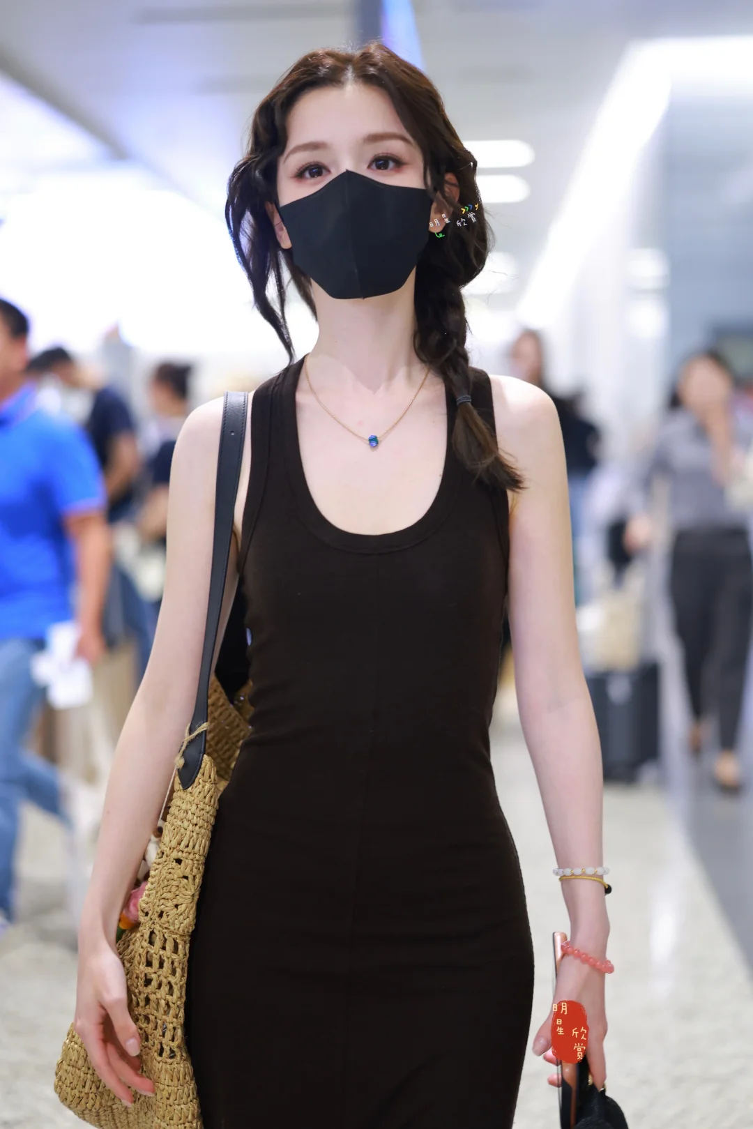 哈妮克孜今日行，身材曼妙轻盈