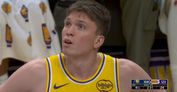 我强烈恳求湖人主帅雷迪克重新启用克内克特！在今天湖人主场以128：117战胜步行