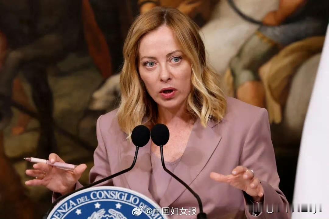 意大利总理梅洛尼在议会重申，不参加欧洲组建多国部队，也不向乌克兰派兵。
当地时间