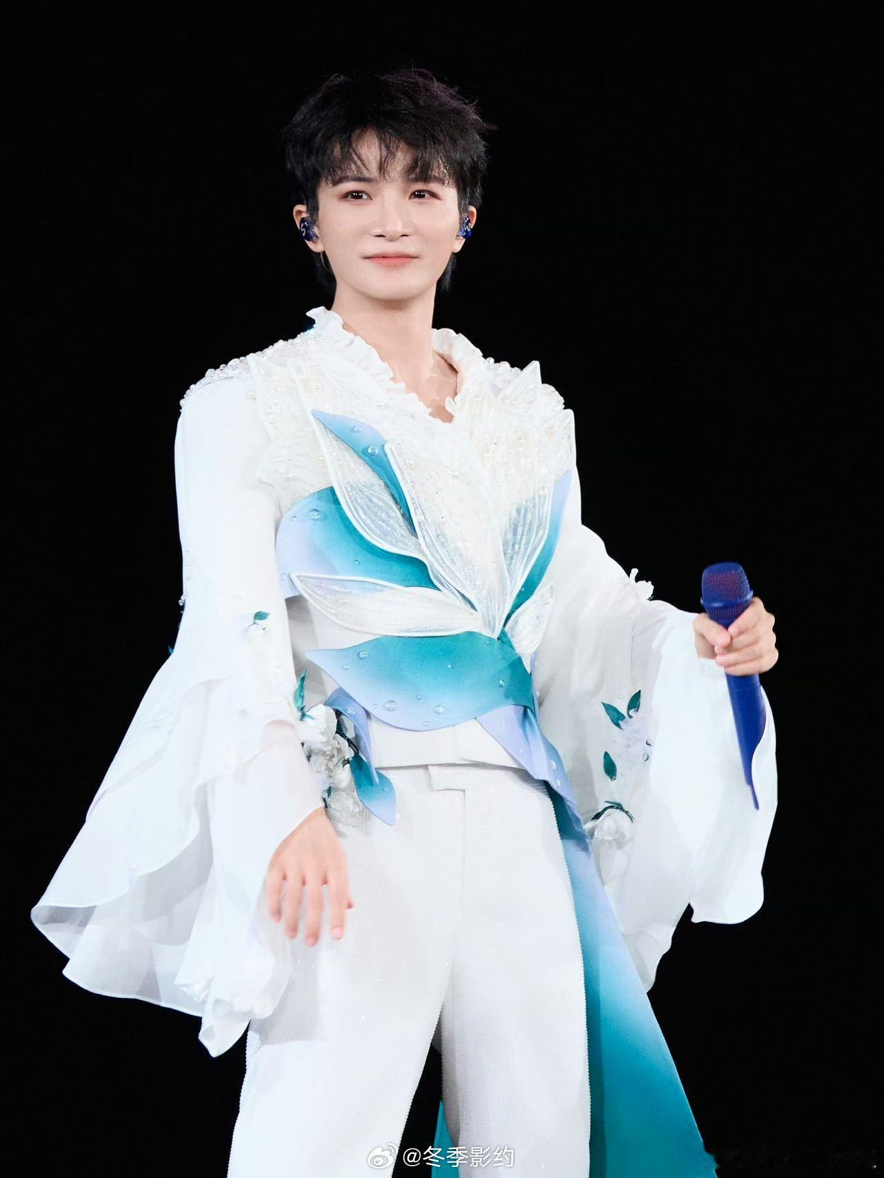 周深演唱会抢票周深座位图细节两场光速售罄，人气太顶了！研究座位图找最优听歌位，期