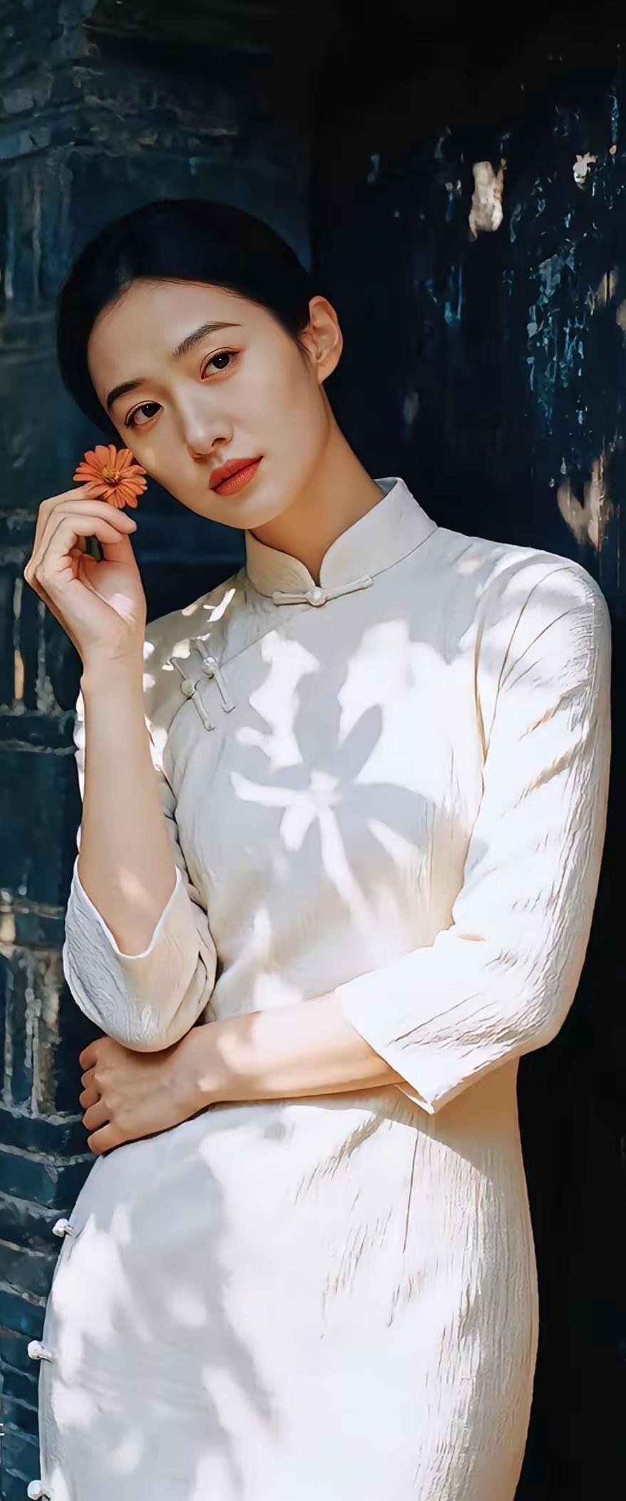 复古旗袍与现代美学的完美融合，静谧中透出优雅与温柔。旗袍 旗袍古典新中式