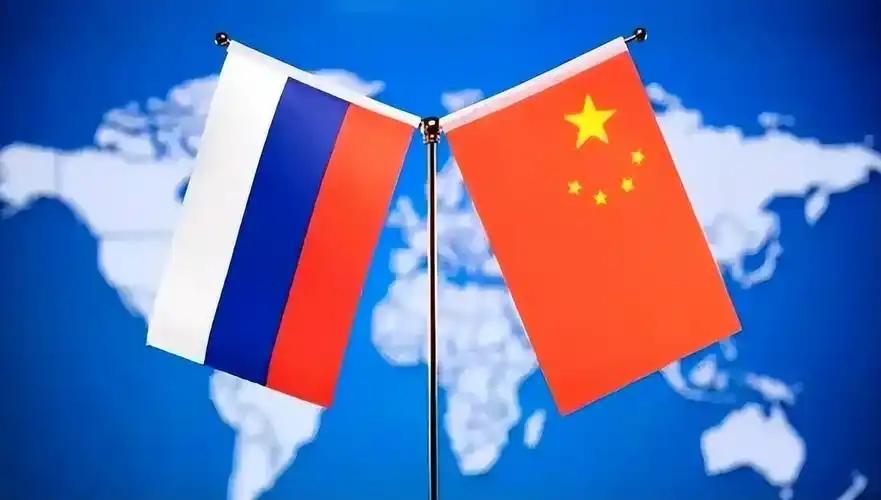俄乌冲突让很多人看清了俄罗斯的真面目！表面上和中国交好、并肩协作，实则大国博弈从