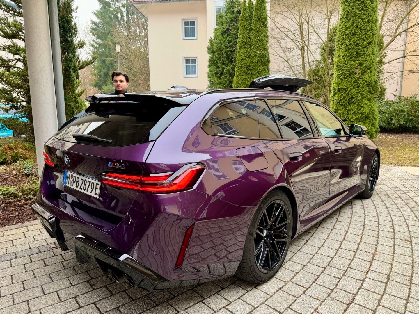 去机场赶飞机，稍微有点着急。但是看了下今天的座车，应该问题不大吧？ 德国