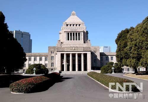 日本防卫相最近公开说了一句话：拥核这个话题，以后不设禁忌，要拿出来讨论。
 
1