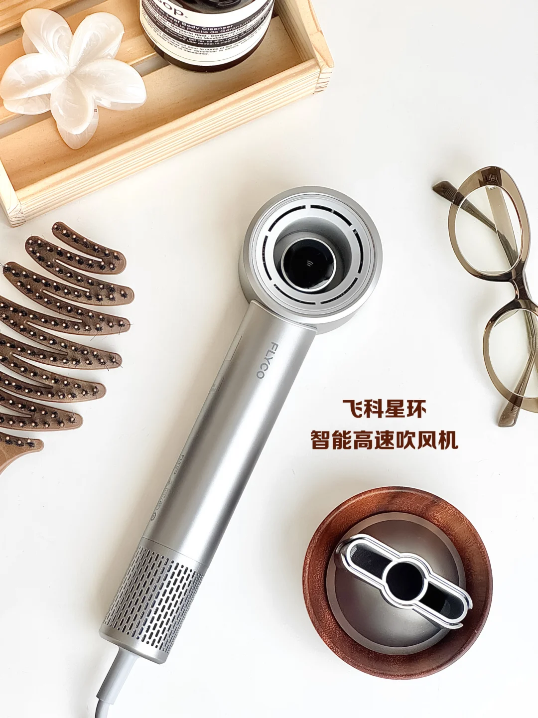 高速吹风机卷王！王一博还是太懂代言了！！