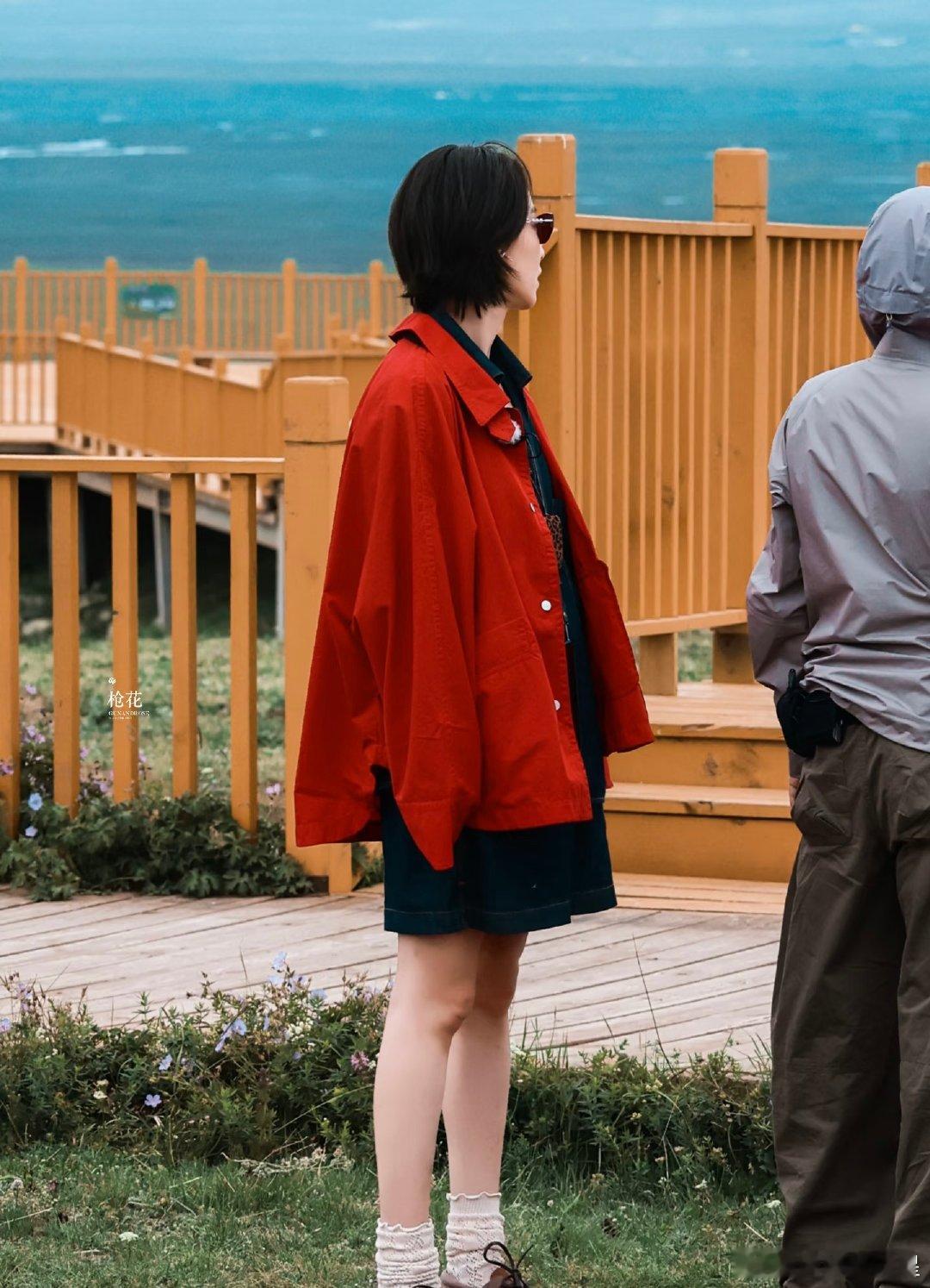倪妮 向野的我们路透向野的我们谁能拒绝旷野里的红衣倪妮，向野的我们新疆录制路透，