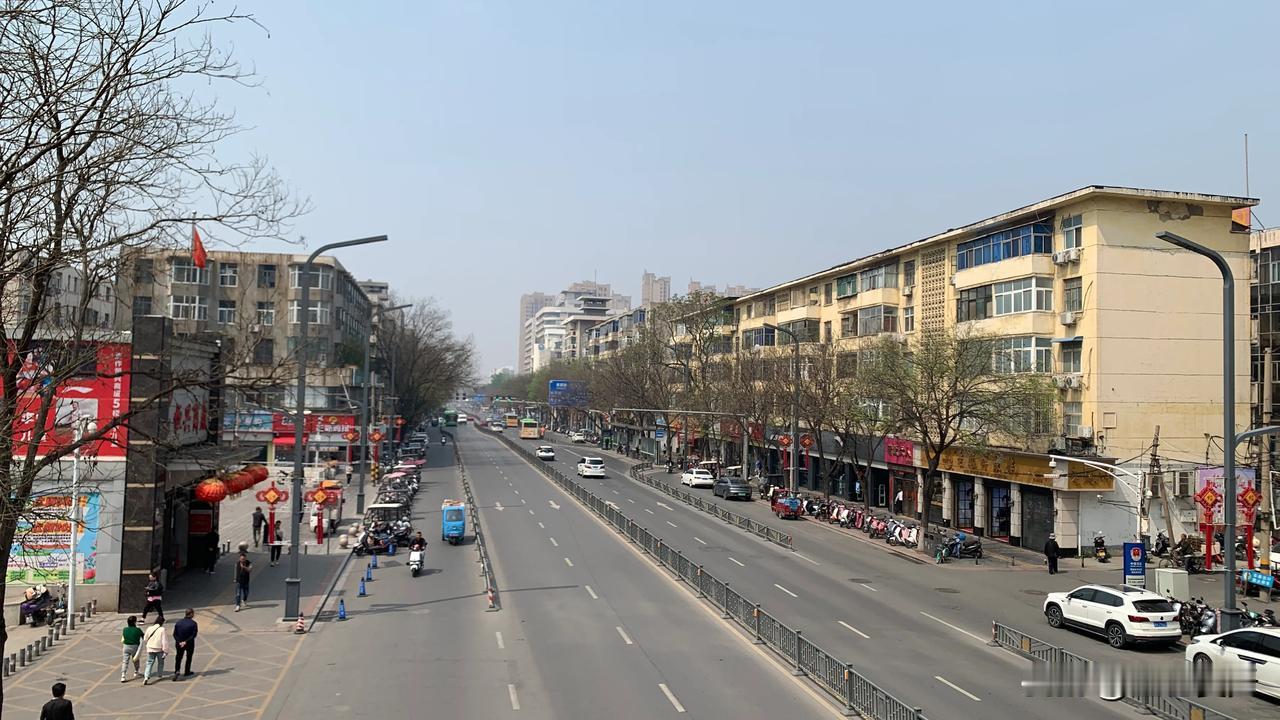 记得2010左右，每逢五一活动节大街商场人头攒动，摩肩接踵。现在的五一劳动节大街