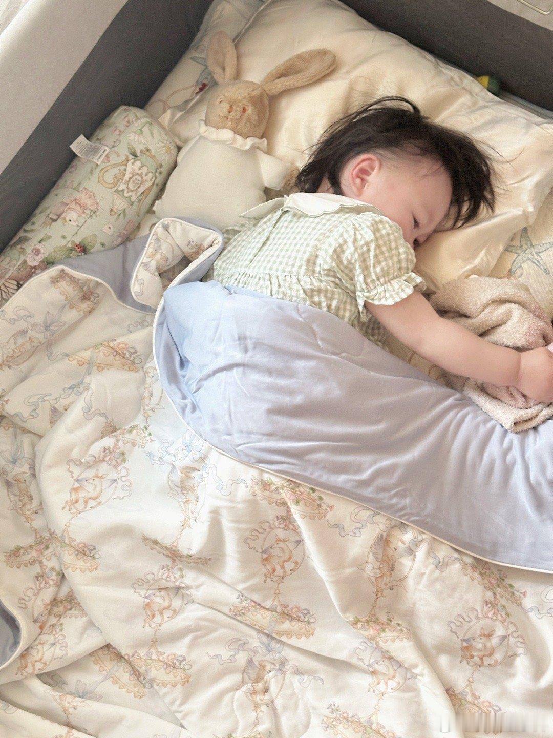 治愈的午睡时间🩵她的小床舒服得我都想去躺一躺～ ​​​