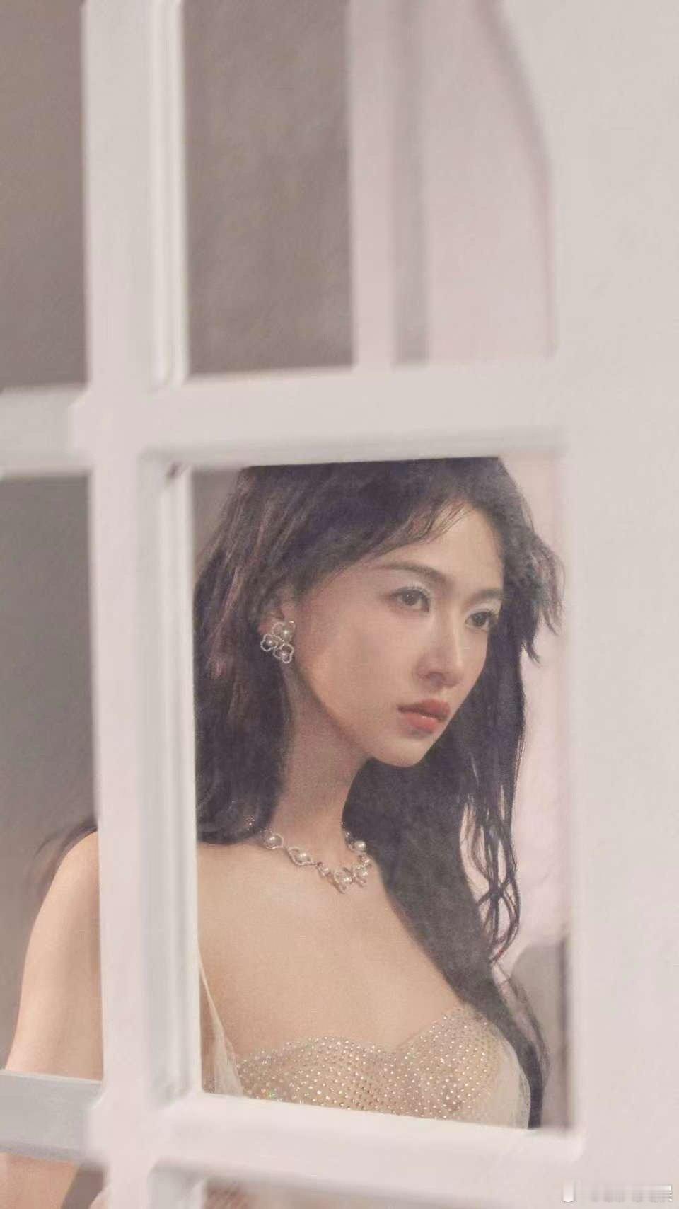 吴谨言生日碎片掉落吴谨言生日碎片吴谨言生日碎片掉落，爱了爱了，[舔屏][舔屏] 