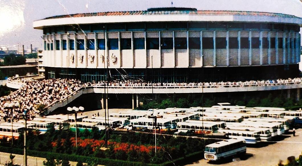 1985年10月25日—11月7日，全国女子篮球联赛（第二阶段）在辽宁省举行。预