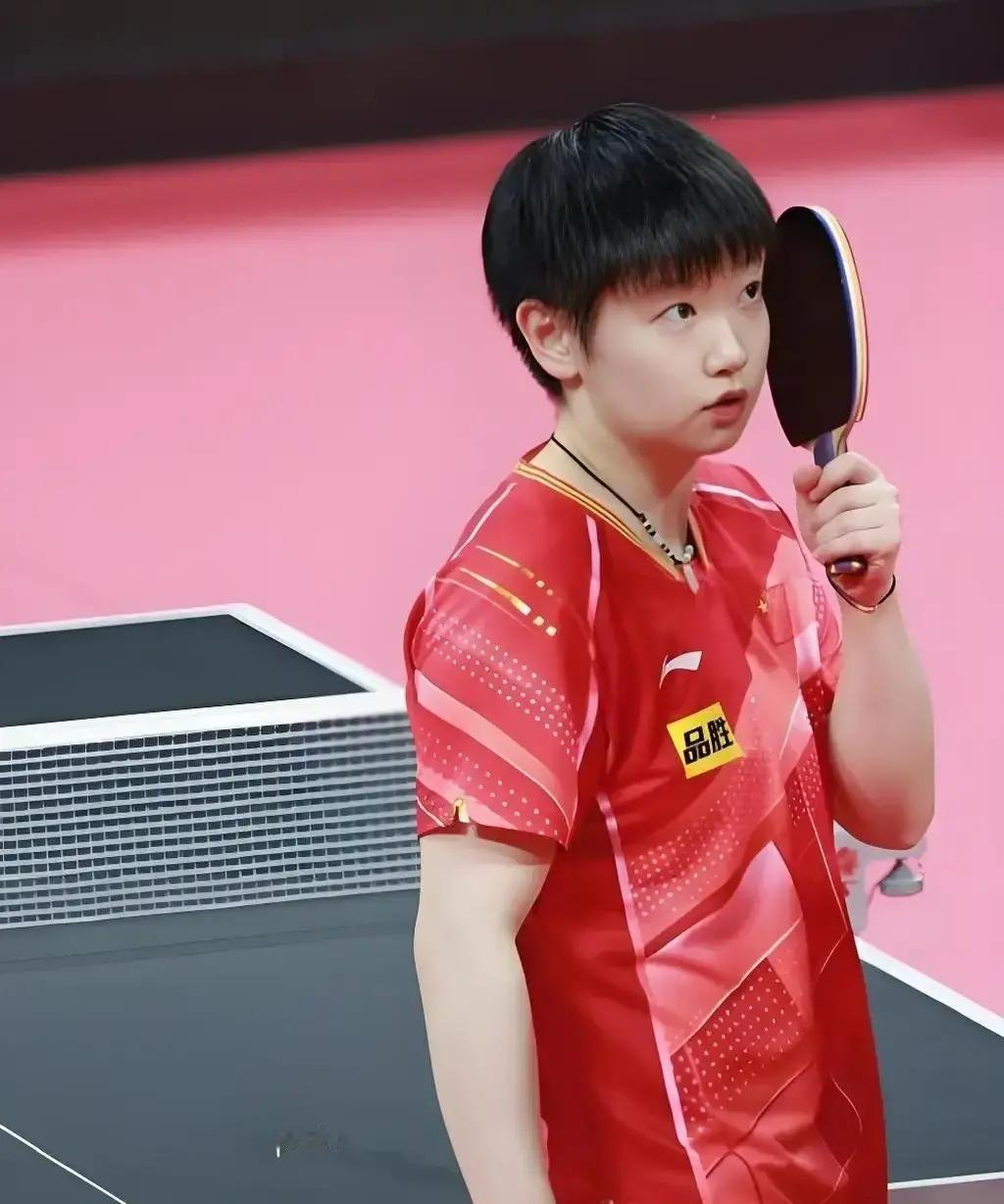 刷到个话题，问孙颖莎有没有当年张怡宁强？
 
这问题问出来，其实就已经有了答案。