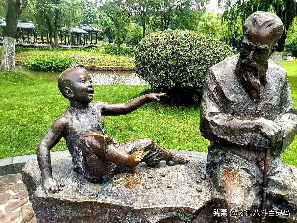 真是无语了，我们单位一位员工，因为上班迟到了5分钟被公司给开除了。

现在连门卫