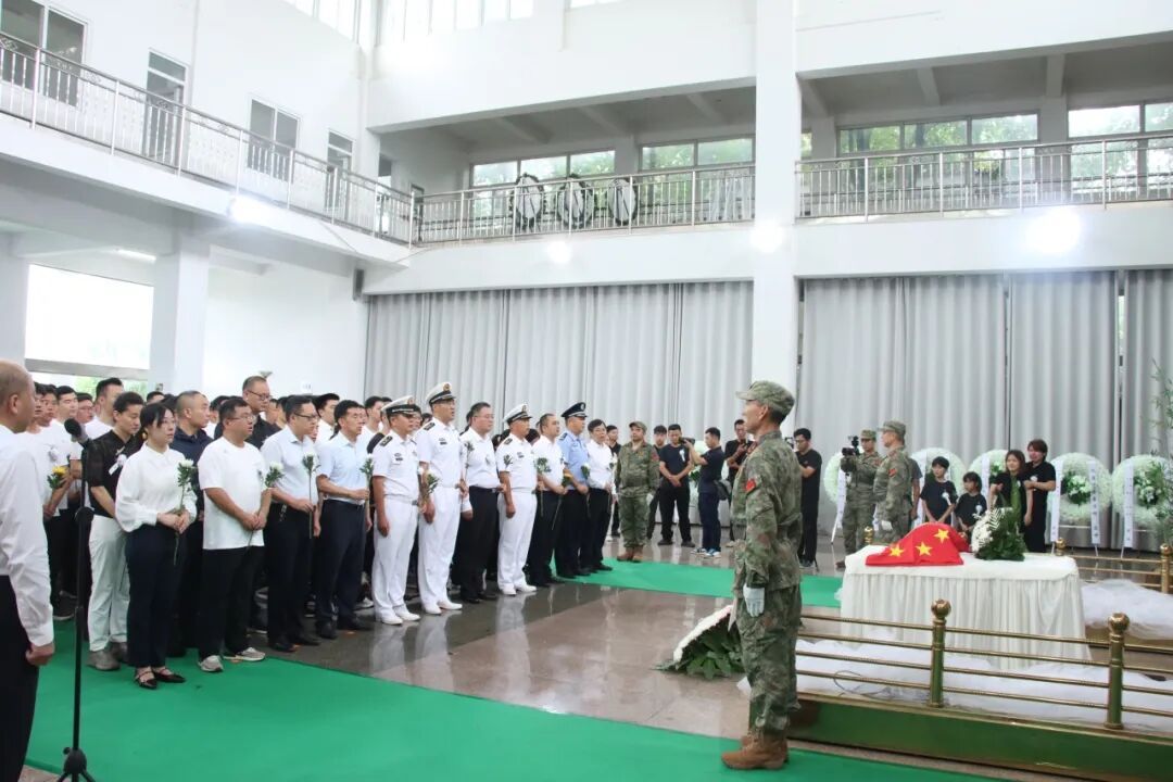 2026年6月10日，中国人民解放军某部战术指挥长方明在执行飞行训练任务时不幸以