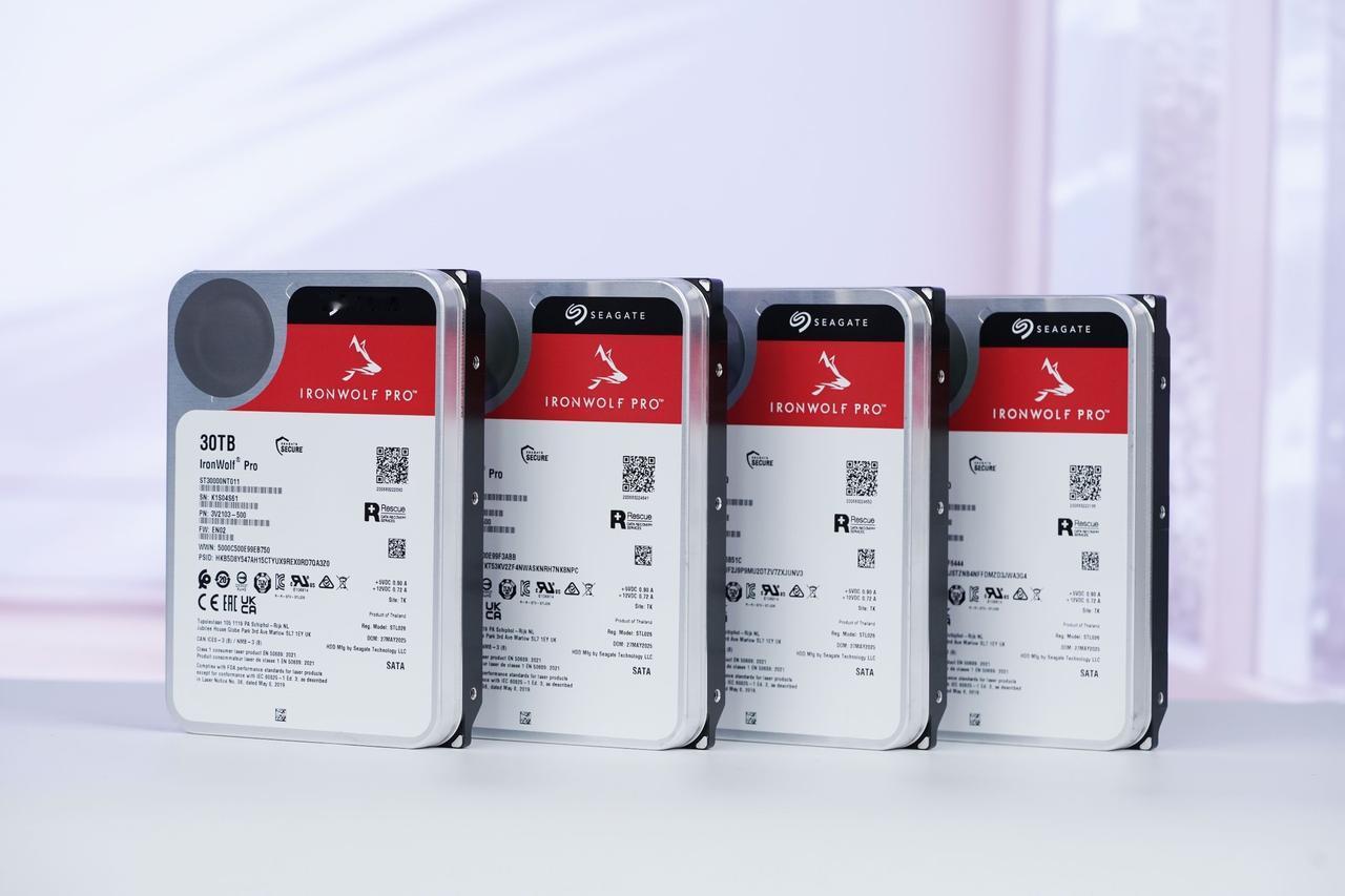【希捷发布酷狼Pro 30TB硬盘】7月15日，希捷发布了业内首款30TB大容量