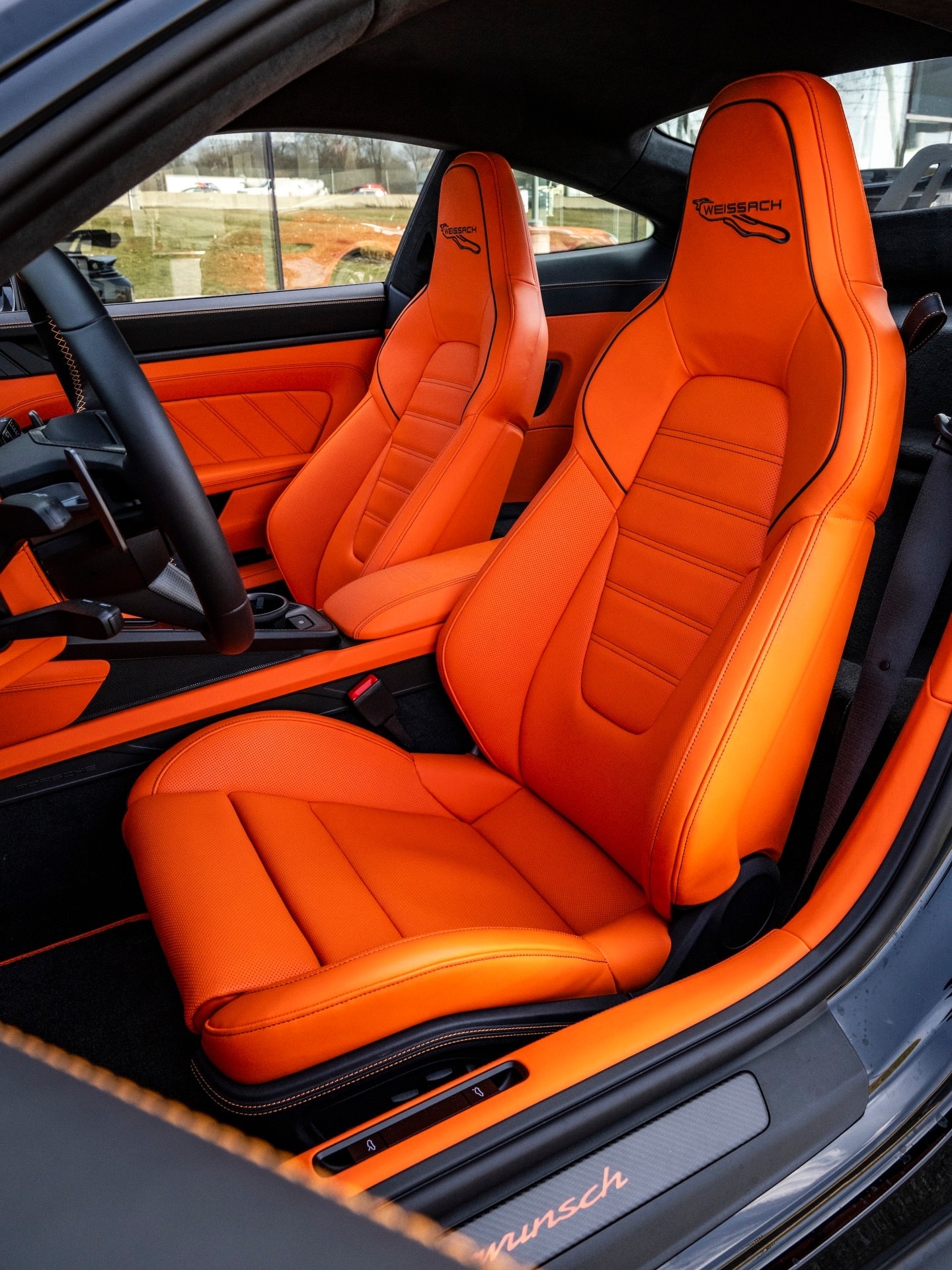 又一台惊艳的车型，乍看之下，几处微妙的外部细节便让你知道，这绝非寻常之作。PDL