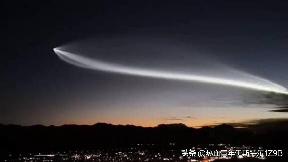 据报道，在军事演习期间，伊朗向德黑兰东部上空发射的一枚导弹被认为是射程很远的重型