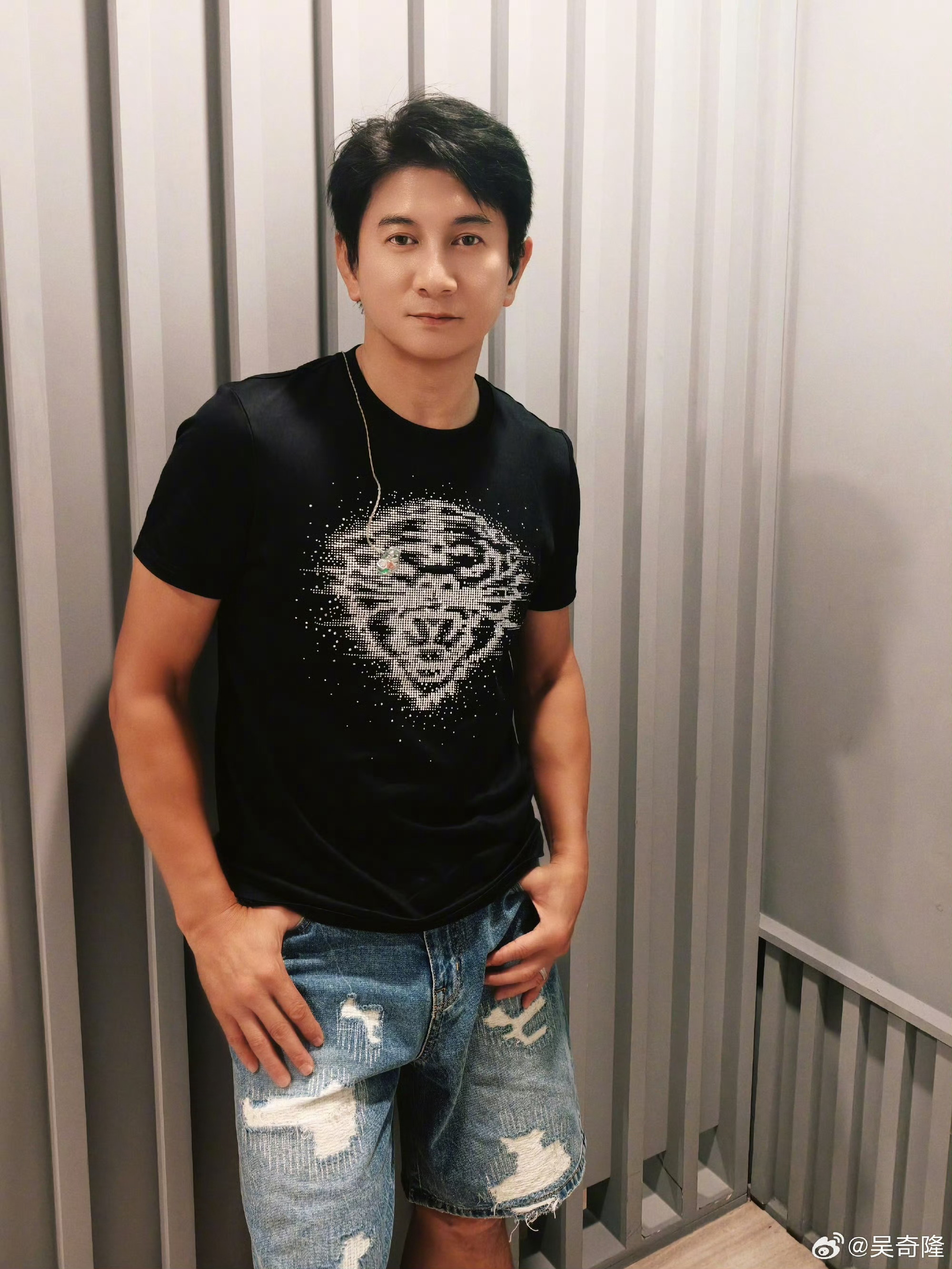 春日之地监制吴奇隆吴奇隆转幕后了 吴奇隆以监制身份打造春日之地，转型幕后持续发力