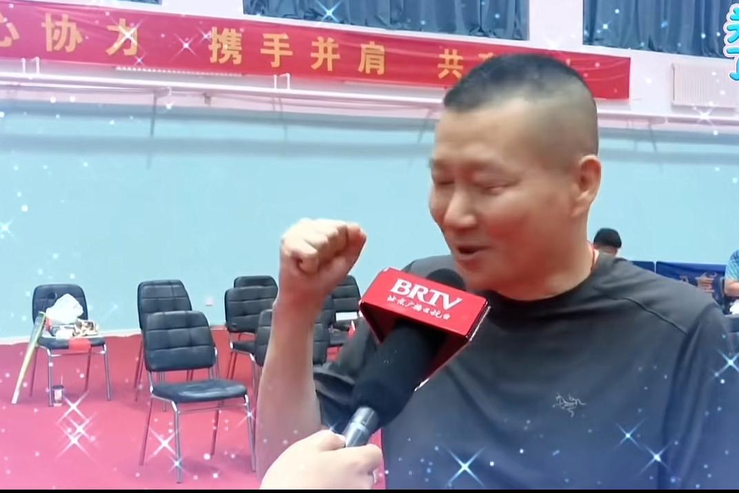 巴黎奥运会结束后，在首都机场迎接儿子回国的王楚钦爸爸，接受记者采访时表示：看了巴