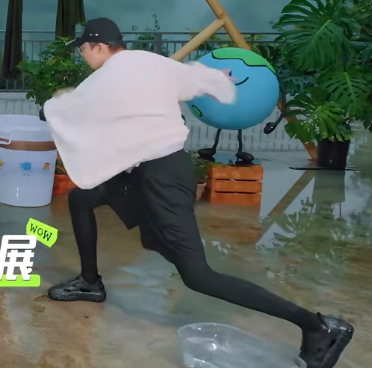 这腿p都不敢这么p刘宇宁 .刘宇宁地球超新鲜 ​​​