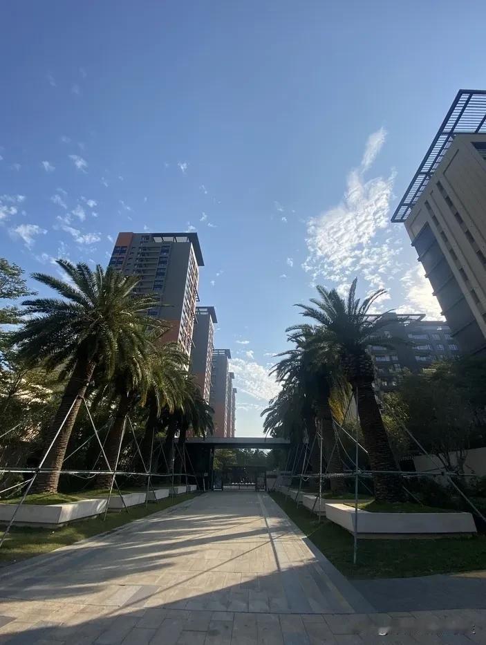 前海代时‬跌到7.7万……

前海时代，南山前海次新楼，深圳西站对面，近期在拍的