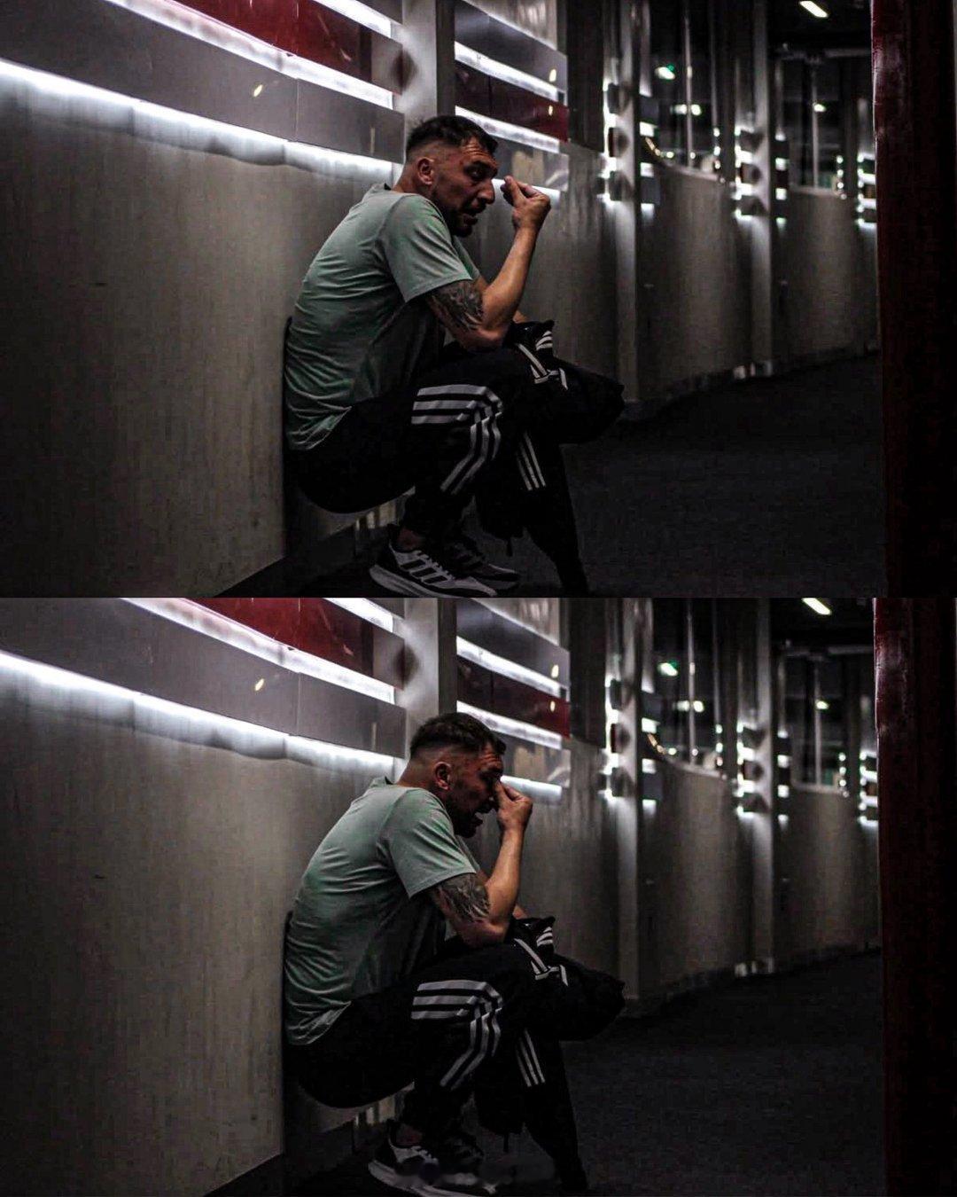 足球的魅力 里斯特拉的教练古斯塔沃·贝尼特斯率队2-1击败河床后，在纪念碑球场的