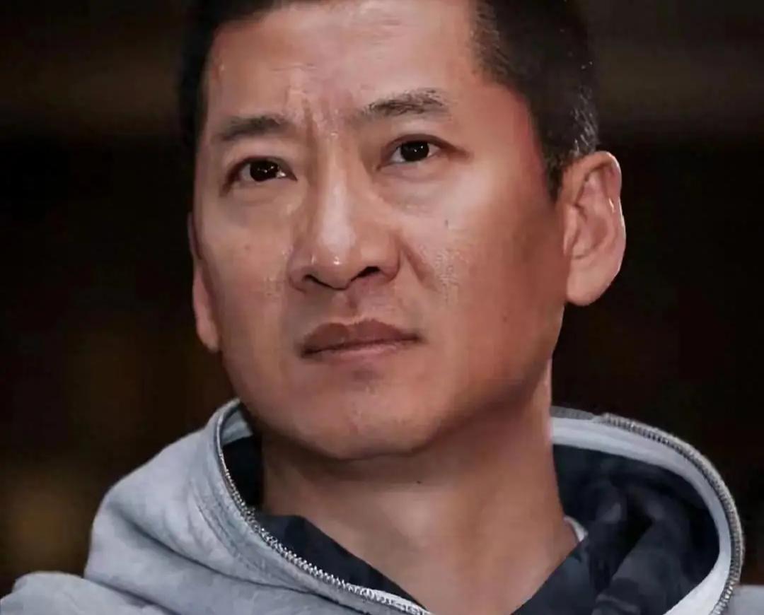 一句话先戳你：当你55岁，钱已经只是银行卡上的数字，连一个能听你咳嗽的人都没有，
