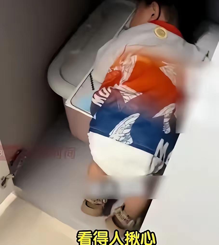 全网看哭！这大概是世间最让人心酸的母子牵挂。
湖南一名小宝宝园宝，刚出生仅仅两天