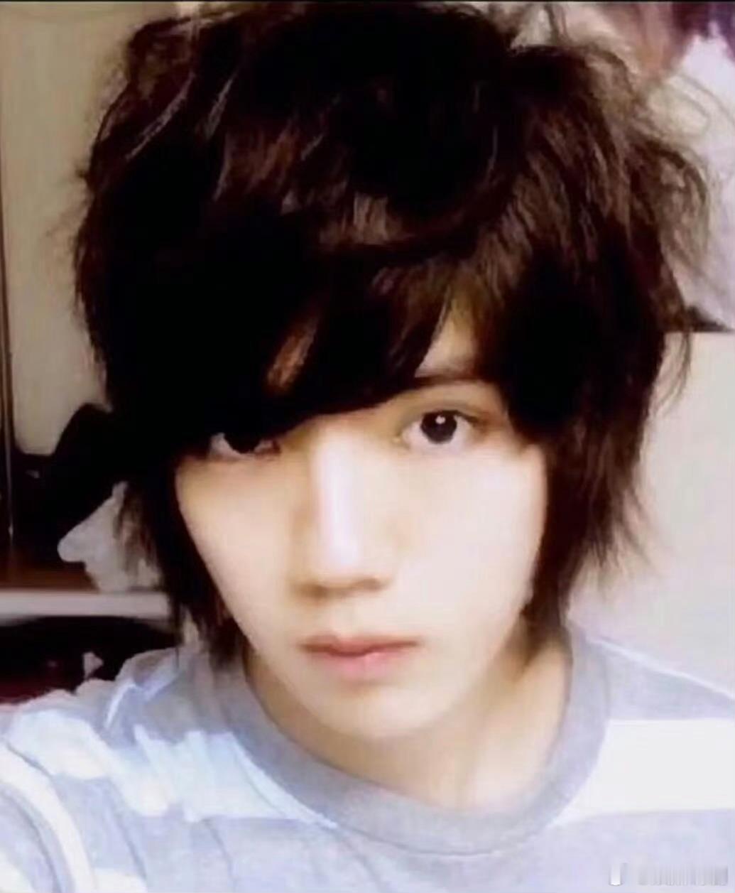 早期的鹿晗长得真的很秀气，如果不认识，完全分不出男女吧 ​​​