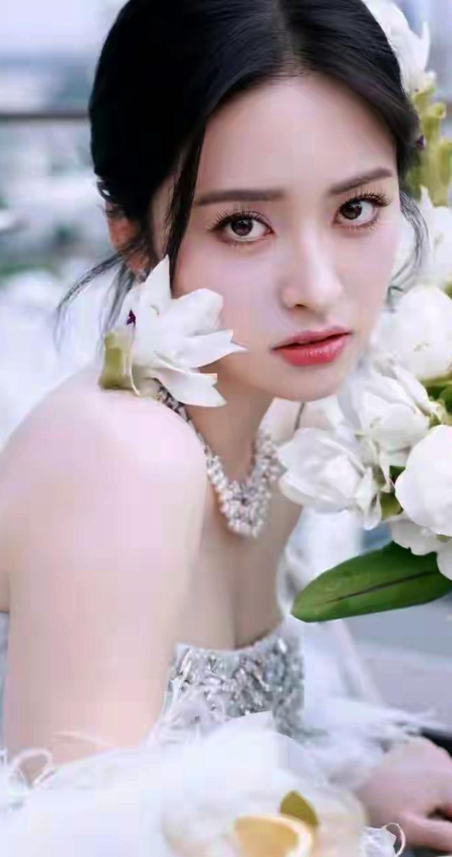 花前月下，美人如画。