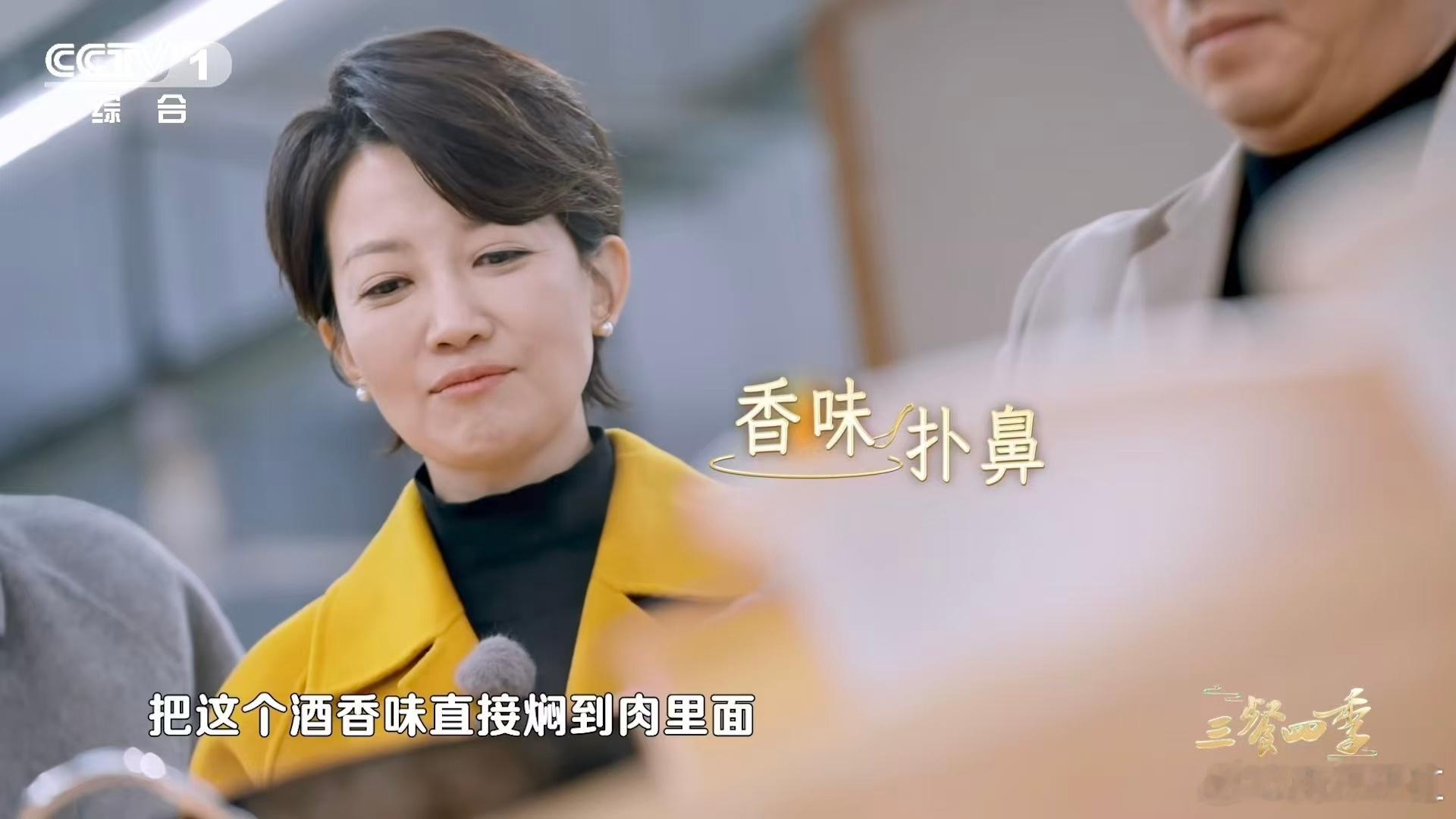 江西居然还有不辣的菜 酒糟肉出锅的样子：琥珀色的肉片裹着浓稠的汤汁，酒香比辣椒还