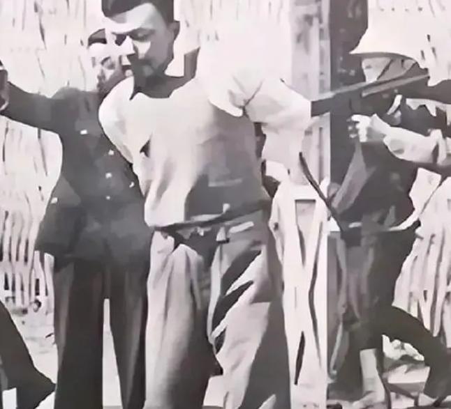 1941年，宋更新被捕，敌人将他押到荒凉地枪杀，他身中三枪，未死。敌人走后，他爬