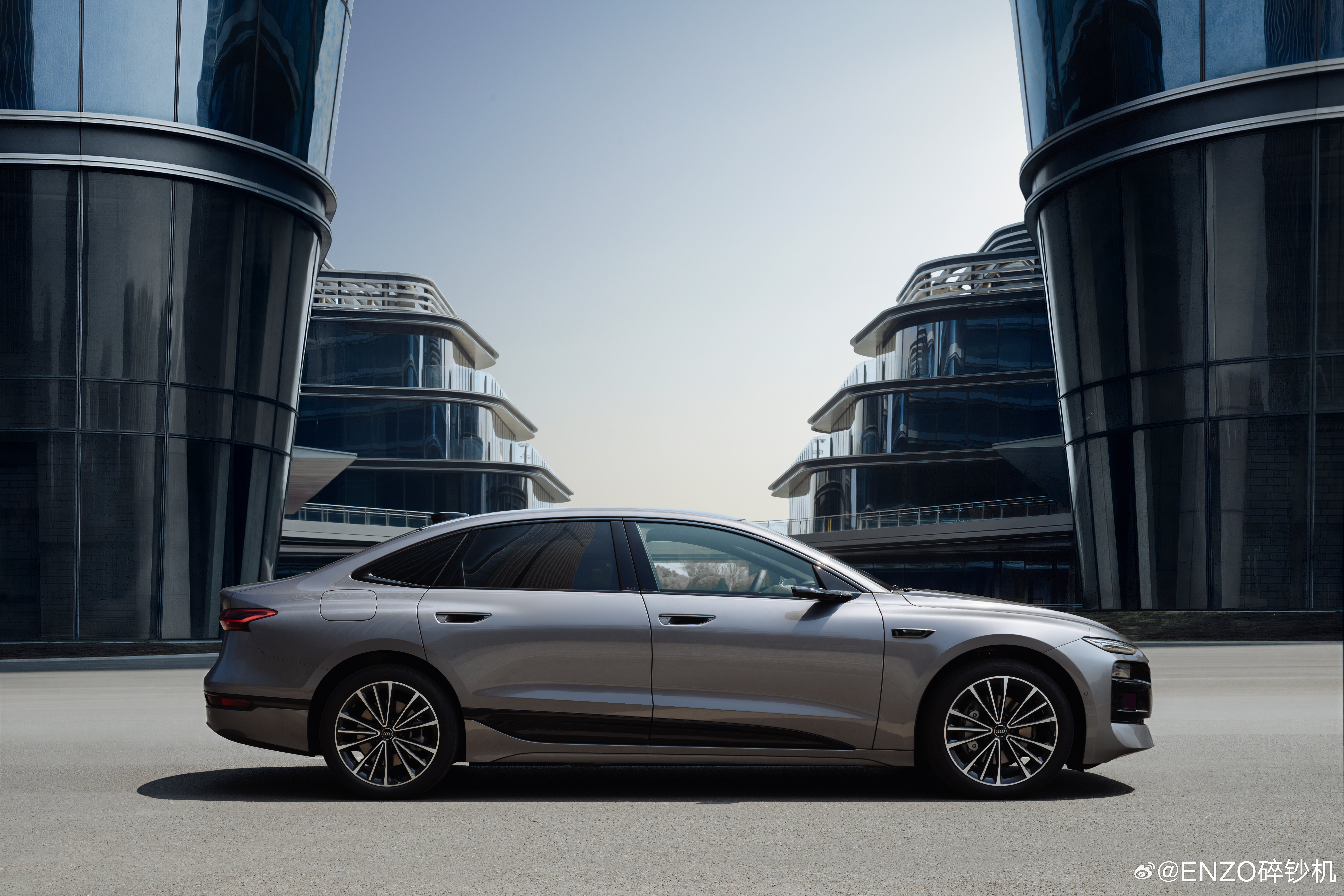 enzo碎钞机 近日，奥迪 A6L e-tron正式开启预售。新车共4款车型，预