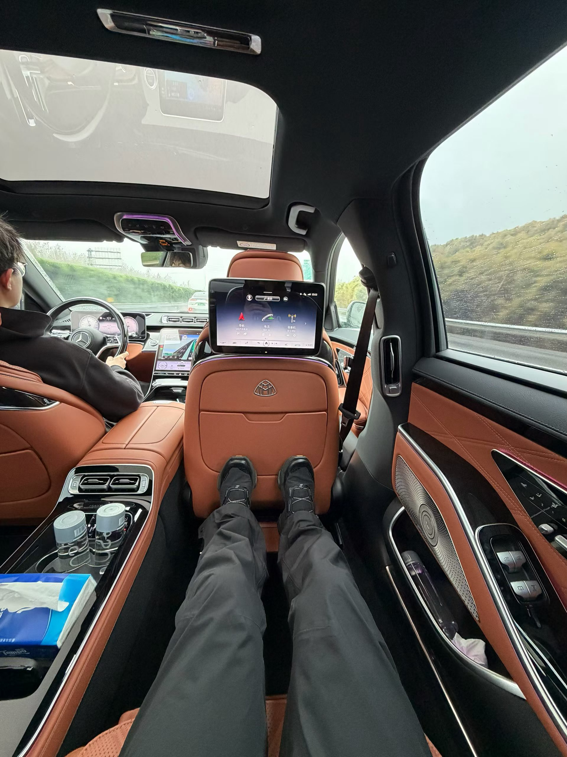 009新款多久才来啊！迈巴赫我坐累了。 